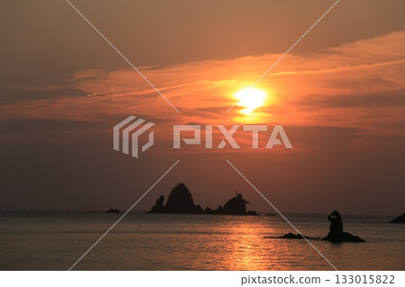 Sunset over the sea Sunset over the sea 133015822