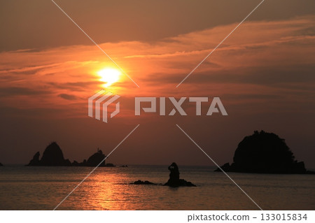 在海上日落 133015834