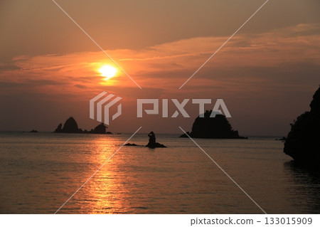 在海上日落 133015909