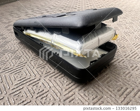 Mobile battery swelling 133016295