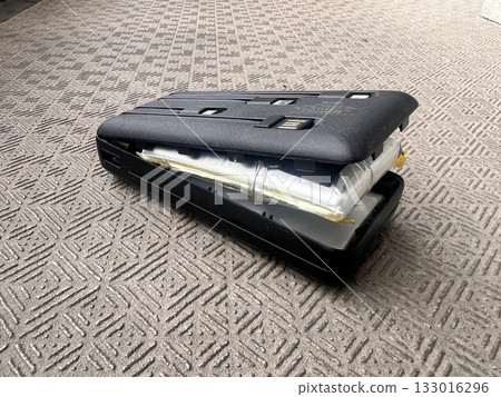 Mobile battery swelling 133016296