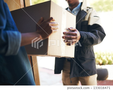 Woman, man and front door with package, delivery or ecommerce service for logistics, sale or cargo at house. Girl, box and hands for supply chain, customer experience or courier for mail at apartment Woman, man and front door with package, delivery or ecommerce service for logistics, sale or cargo at house. Girl, box and hands for supply chain, customer experience or courier for mail at apartment 133016471