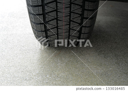 適用於SUV的無釘輪胎（新輪胎235/55R18） 133016485