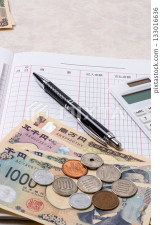 Household accounting, managing your income and expenses to live a happy and fulfilling family life Household accounting, managing your income and expenses to live a happy and fulfilling family life 133016636