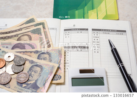 家庭會計,管理收支,因而過著幸福美滿的家庭生活。 家庭會計,管理收支,因而過著幸福美滿的家庭生活。 133016657