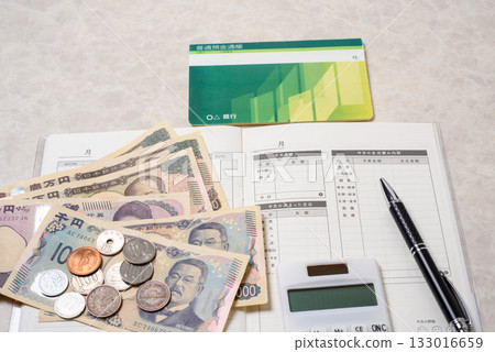 家庭會計,管理收支,因而過著幸福美滿的家庭生活。 家庭會計,管理收支,因而過著幸福美滿的家庭生活。 133016659