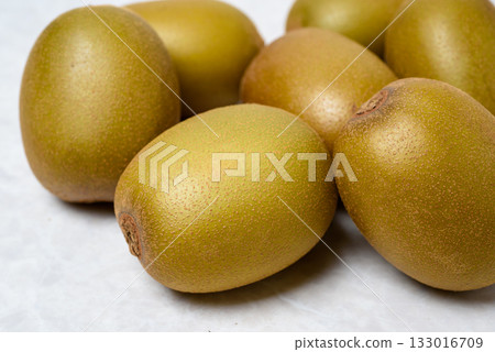 Kiwi fruit, fresh gold kiwi 133016709