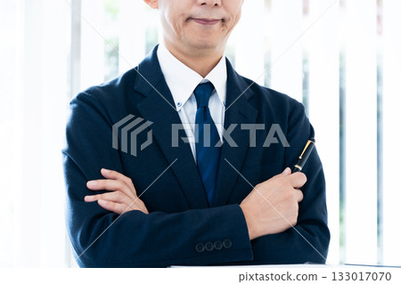 Businessman with arms folded 133017070