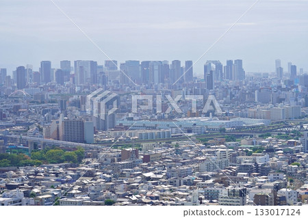大阪吹田市 - 從摩天大樓看到的城市景觀：神崎川、淀川、大阪站（從吹田門出西南方向拍攝，秋季） 133017124