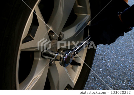 Torque wrench check after tire change 133020252