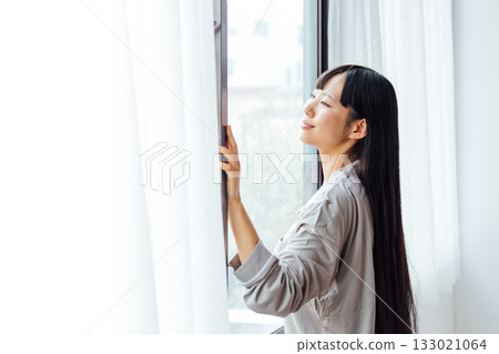 The well-being-conscious lifestyle of a young woman: A refreshing morning awakening The well-being-conscious lifestyle of a young woman: A refreshing morning awakening 133021064