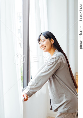 The well-being-conscious lifestyle of a young woman: A refreshing morning awakening 133021488