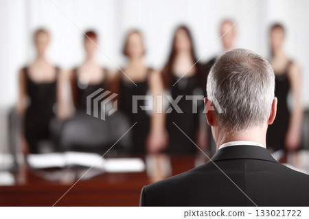 Boss in front of employees 133021722