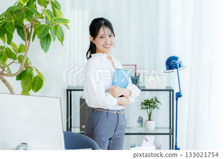 Business woman working in the office Business woman working in the office 133021754