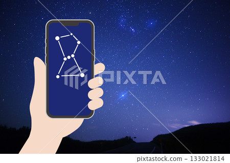 Stargazing with a smartphone - Composite Stargazing with a smartphone - Composite 133021814
