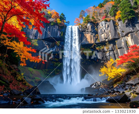 【AI生成影像】秋葉環繞的美麗瀑布。 133021930