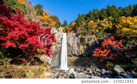 [AI-generated image] A beautiful waterfall surrounded by autumn leaves 133021931