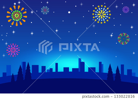 夜空中五彩繽紛的煙火綻放,城市輪廓清晰可見,插圖為背景。 夜空中五彩繽紛的煙火綻放,城市輪廓清晰可見,插圖為背景。 133022816