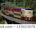 日出出雲號列車正在白眉線上行駛。 133023078