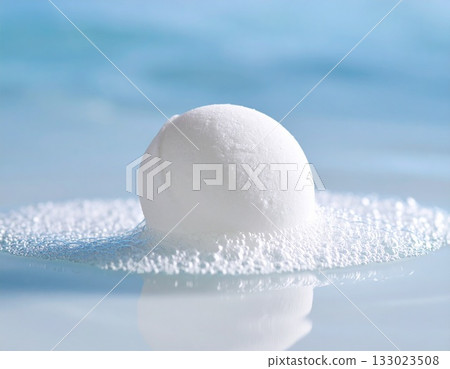 融化的浴球和海洋圖像背景 133023508