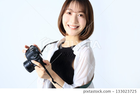 單反相機和女人形象 133023725