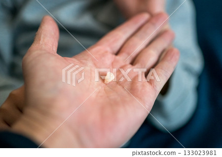 tooth, younger, child 133023981