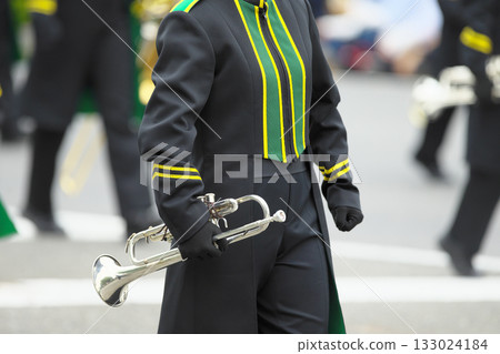行進樂隊遊行樂器 133024184