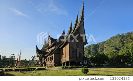 This is traditional house name Rumah Gadang Pagaruyung This is traditional house name Rumah Gadang Pagaruyung 133024325