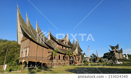 This is traditional house name Rumah Gadang Pagaruyung This is traditional house name Rumah Gadang Pagaruyung 133024340