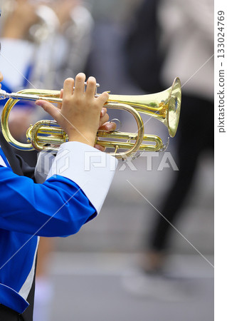 行進樂隊遊行樂器 133024769