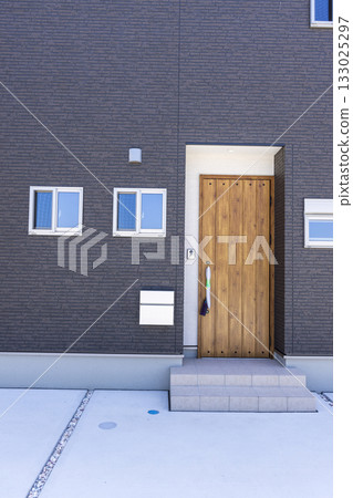 Residential image: Entrance of a newly built house 133025297