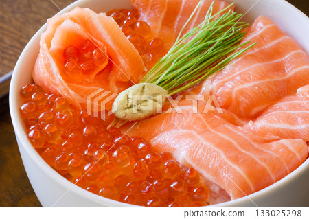 A salmon roe on rice bowl 133025298