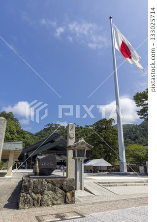 出雲大社（島根縣）神樂殿入口與國旗 133025714