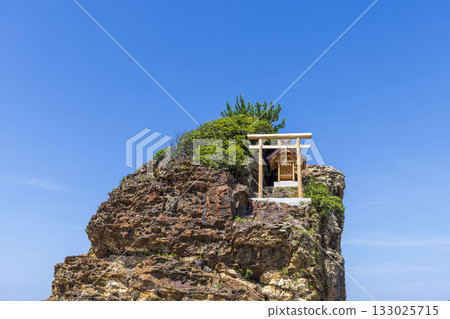 島根縣伊奈佐海灘上的弁天島 133025715