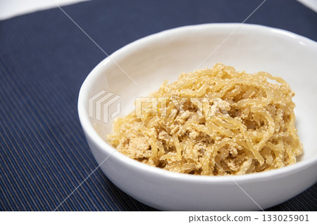 Thread konjac dressed with cod roe 133025901