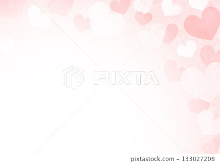 蓬鬆的日本紙上印著粉紅色心形圖案 133027208