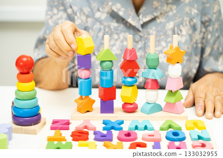 Asian elderly woman patient learn practical motor skills. 133032955