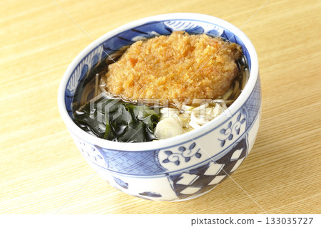 蕎麥麵配炸丸子 133035727