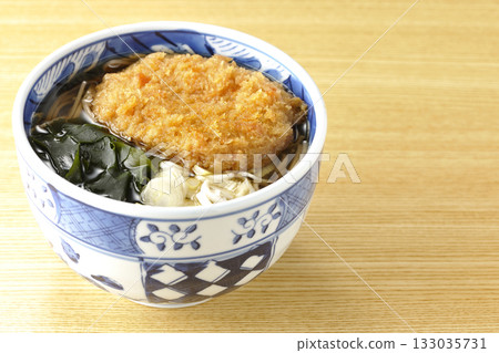 蕎麥麵配炸丸子 133035731