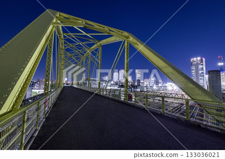 從名古屋向之橋眺望名古屋站週邊建築的夜景 133036021