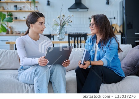Female social worker working at home with teenage girl 133037276