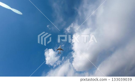 Planes flying overhead 133039039