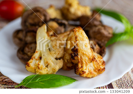 Homemade lunch with roasted cauliflower florets and mushrooms Homemade lunch with roasted cauliflower florets and mushrooms 133041209