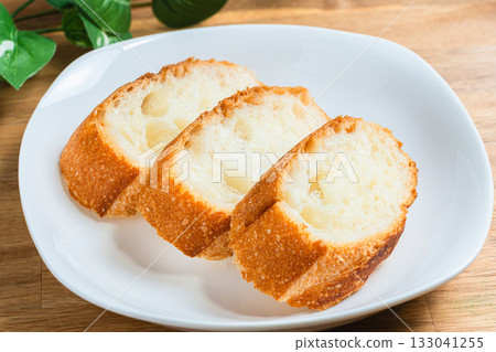 Sliced French bread 133041255