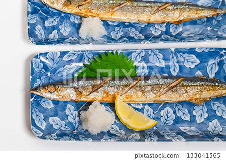 Autumn flavor: grilled salted saury 133041565