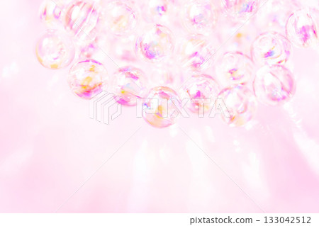 玻璃球和閃亮的背景材料 133042512