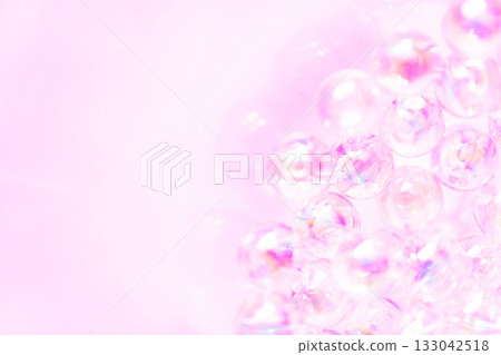 玻璃球和閃亮的背景材料 玻璃球和閃亮的背景材料 133042518