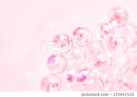 玻璃球和閃亮的背景材料 玻璃球和閃亮的背景材料 133042528