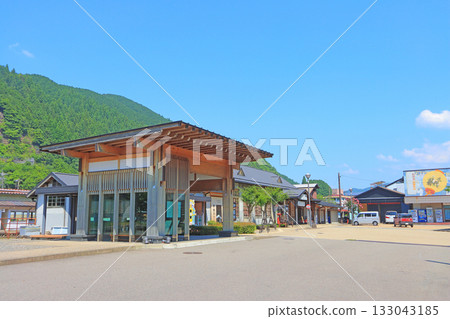Scenery in front of Gujo Hachiman Station, Gujo City, Gifu Prefecture 133043185