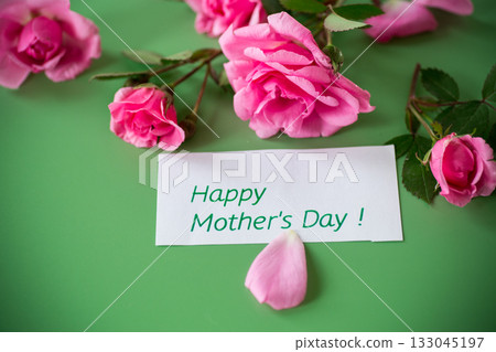 Flower arrangement with roses with gratitude, on a green background Flower arrangement with roses with gratitude, on a green background 133045197